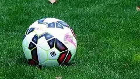 科比父女球场同框，指导女儿篮球赛精彩瞬间呈现